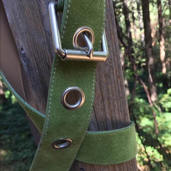 Retro 60’s style green suede belt - Picture 6 of 7